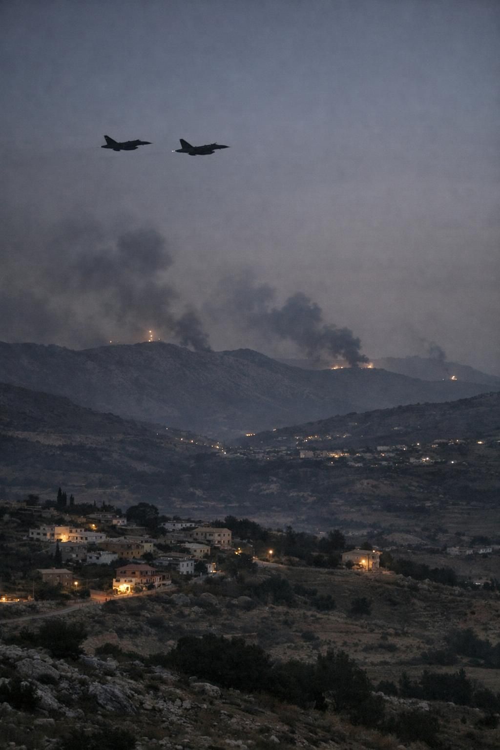 イスラエルはヒズボラからの攻撃を受け、レバノン南部への空爆を実施しました。最新の状況と影響を詳しく解説します。